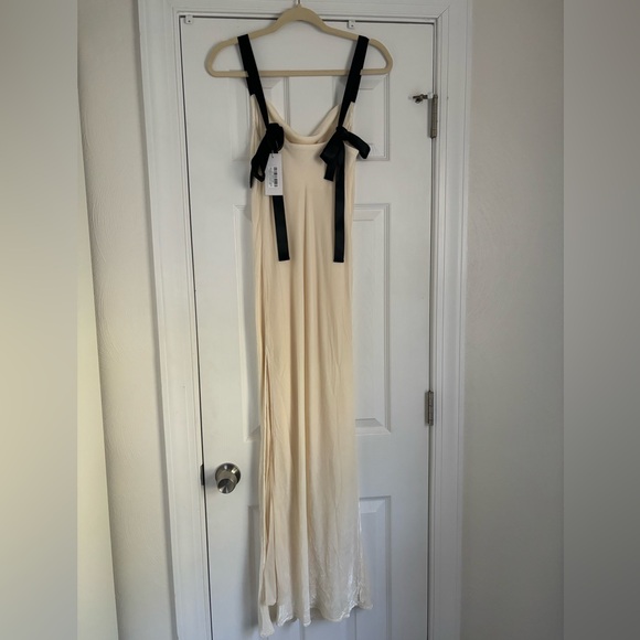 REFORMATION Nya Velvet Dress - Picture 5 of 9